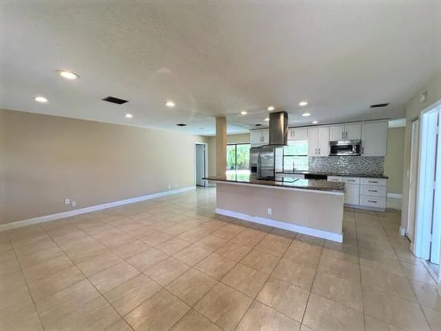 3 bed, 2.0 bath, 1473 sqft, $4,750 — Photo 2