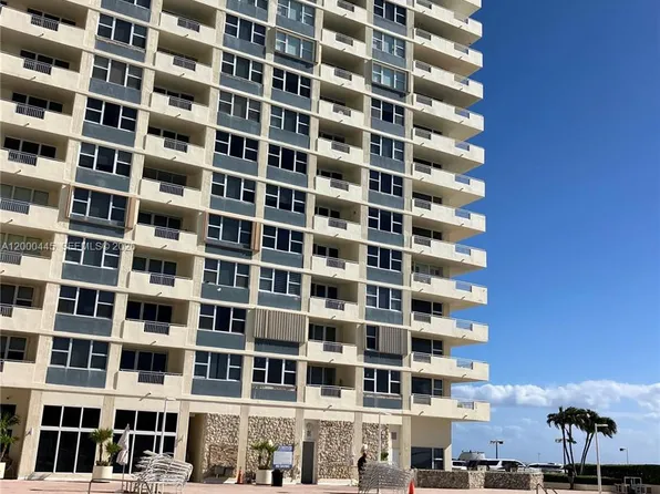 3180 S Ocean Dr, Hallandale, FL