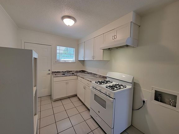3rd image of 824 Jane Dr #824