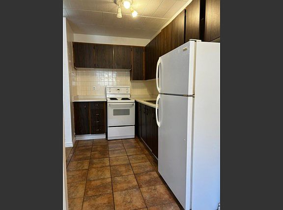 5th image of 652 Macdonald Ave #209