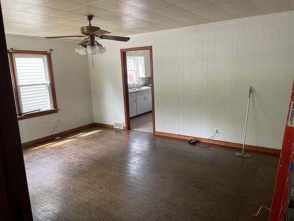 2nd image of 320 N Pleasant Ave