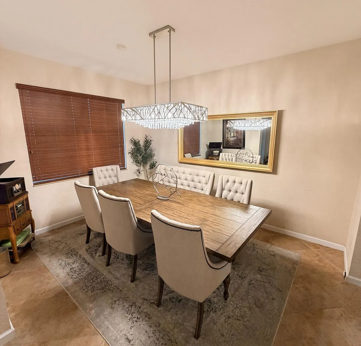 4 bed, 2.0 bath, 1980 sqft, $4,000 — Photo 3