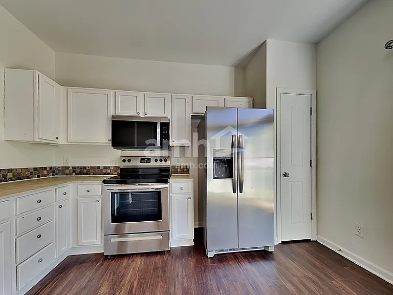 2604 Oasis Ln — Photo 3