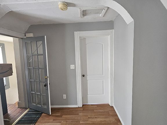 2nd image of 3209 Saratoga Ave #2