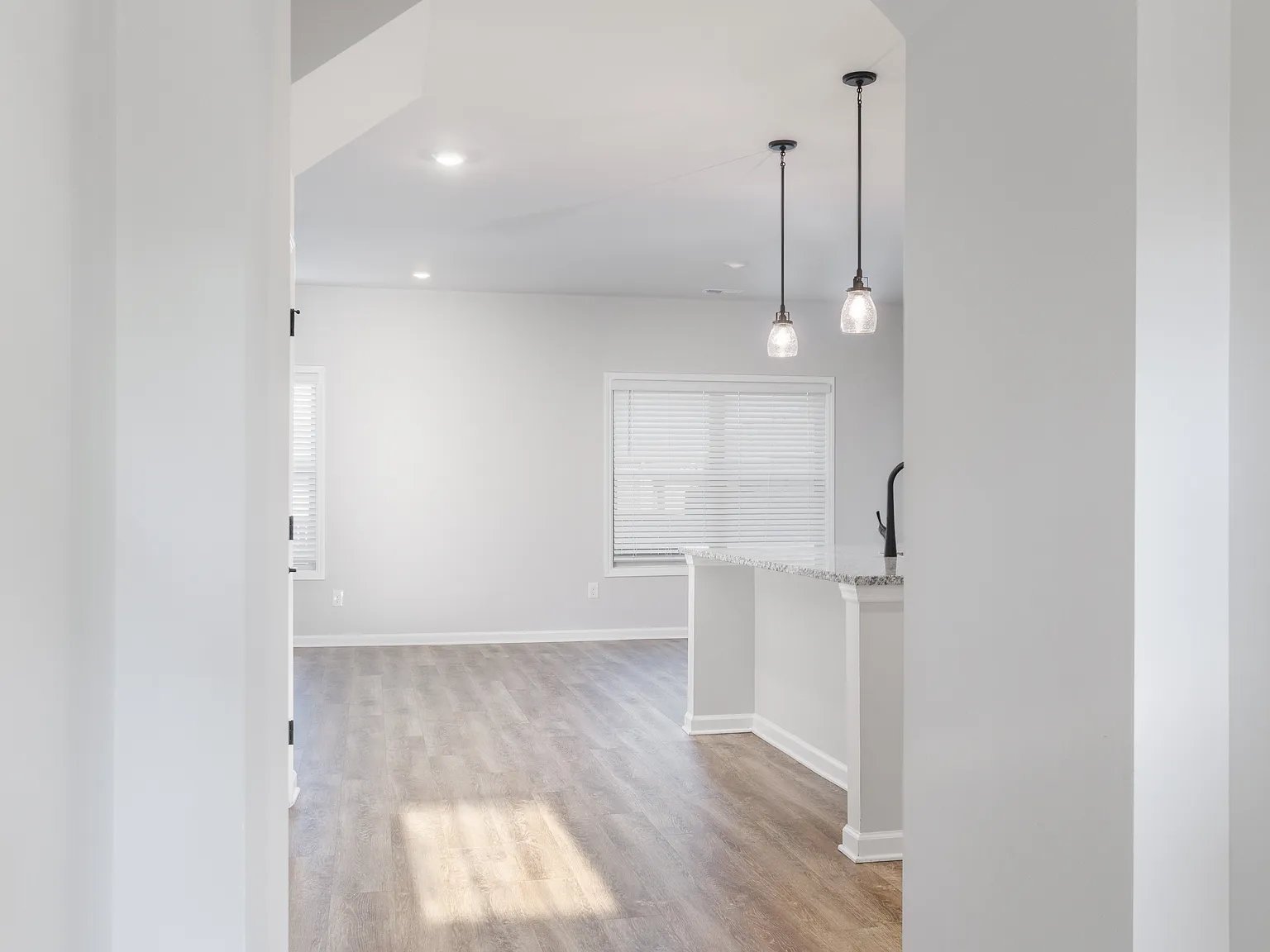 4 bed, 2583 sqft, $2,200 — Photo 2