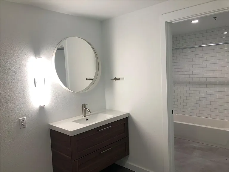 102 E 2nd St #203 — Photo 7