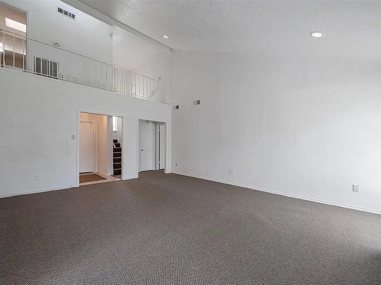 1915 Mustang Springs Dr — Photo 7