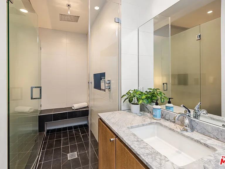8469 Franklin Ave — Photo 35
