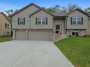 1316 N Holland Dr, Independence, MO 64056