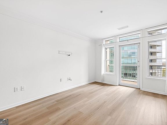 4th image of 3334 Peachtree Rd NE APT 905