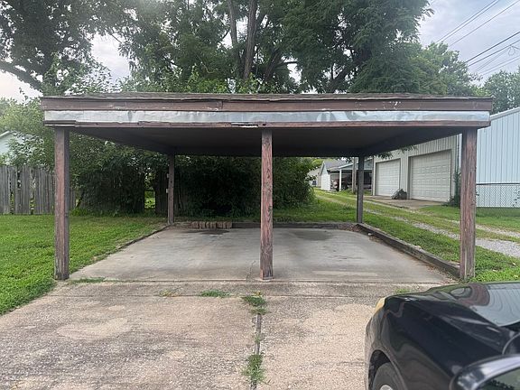 2nd image of 700 N 13th St #1
