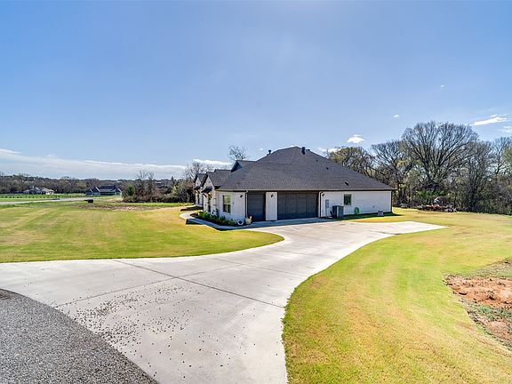 3rd image of 1036 Kessler Rd
