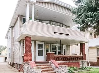2090 Bunts Rd #UP, Lakewood, OH 44107