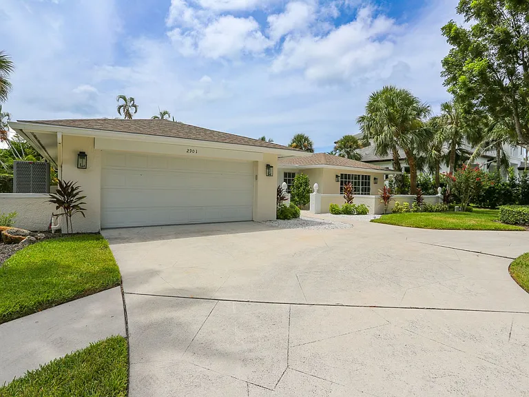 2901 Crayton Rd — Photo 12