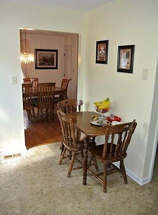5th image of 19 Stephanie Ln