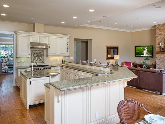 5th image of 4851 Vieja Dr