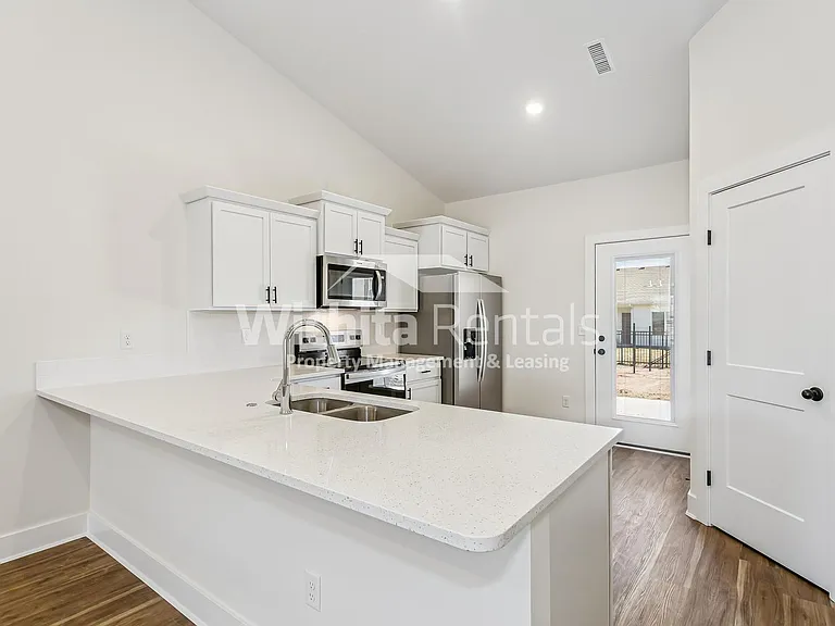 1742 - 1744 S. Hickory Creek St. — Photo 4