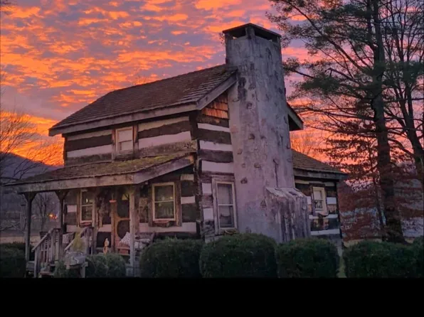 (undisclosed Address), Mountain City, TN 37683