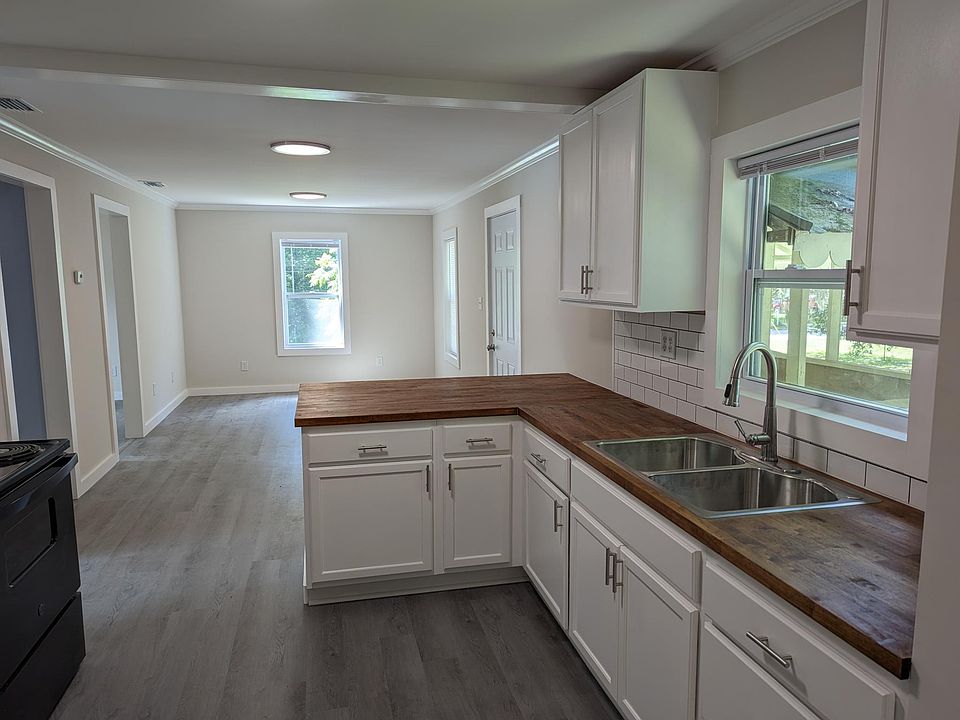 1st image of 215 Union Ave SE