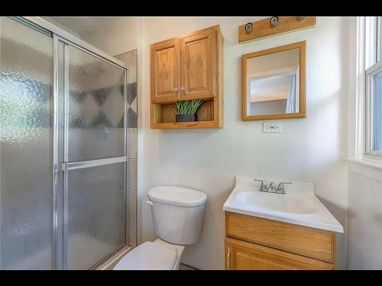 9110 Farley Ln — Photo 18