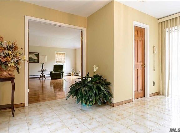 5th image of 140 Highwood Cir