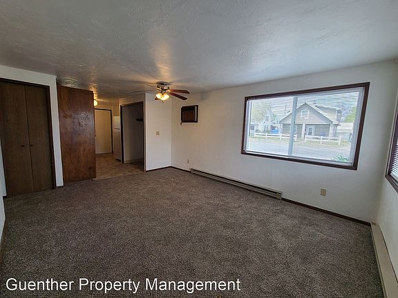 4th image of 2410 E Queen Ave #2412