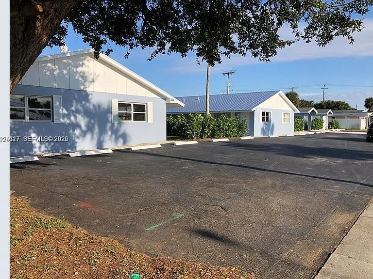 588 Holly Dr #B — Photo 10