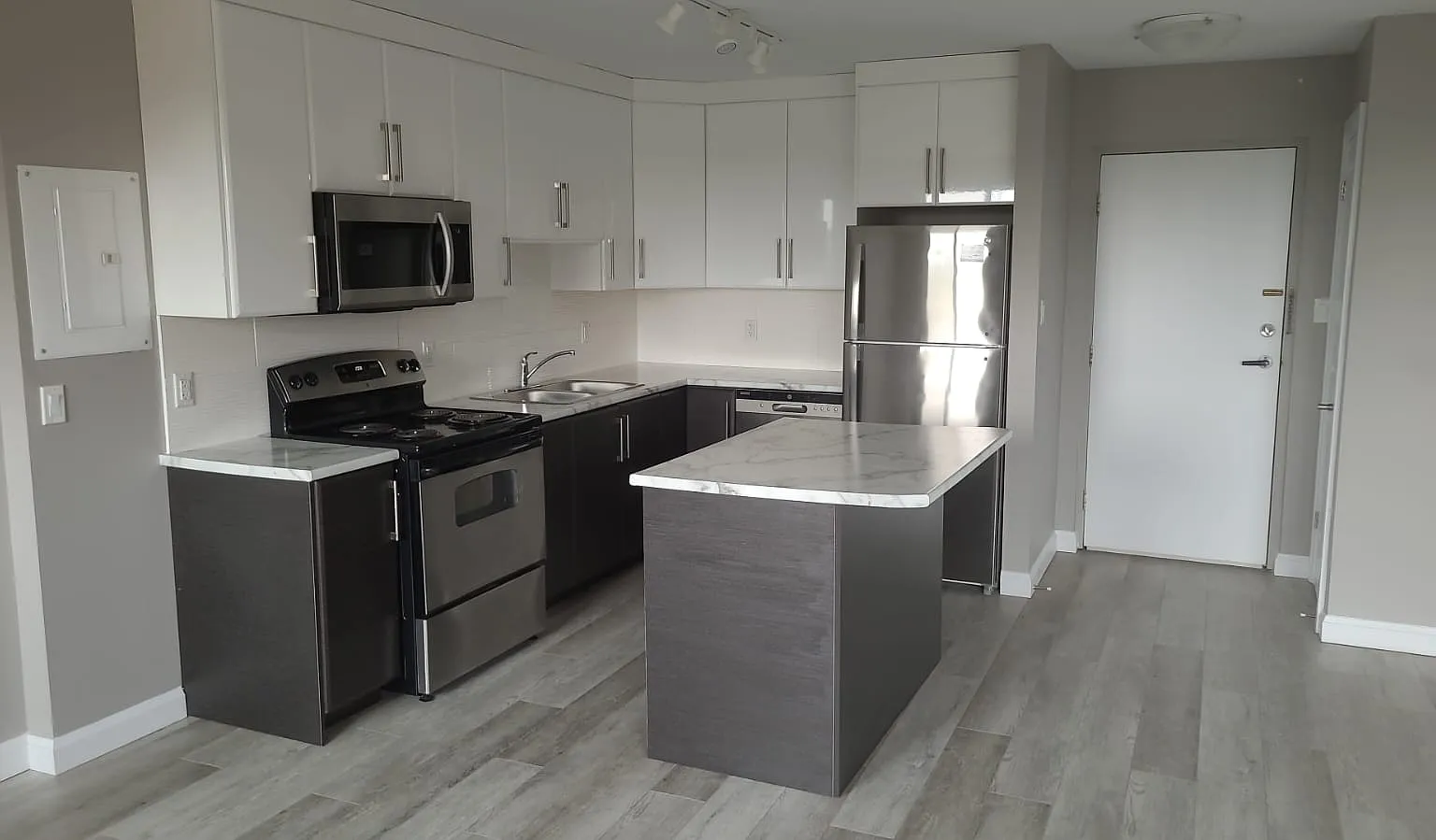 1 Humber Court — Photo 2