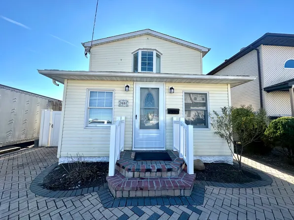 (undisclosed Address), Seaford, NY 11783