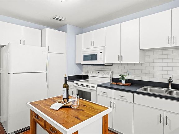 4th image of 3313 Price Ave