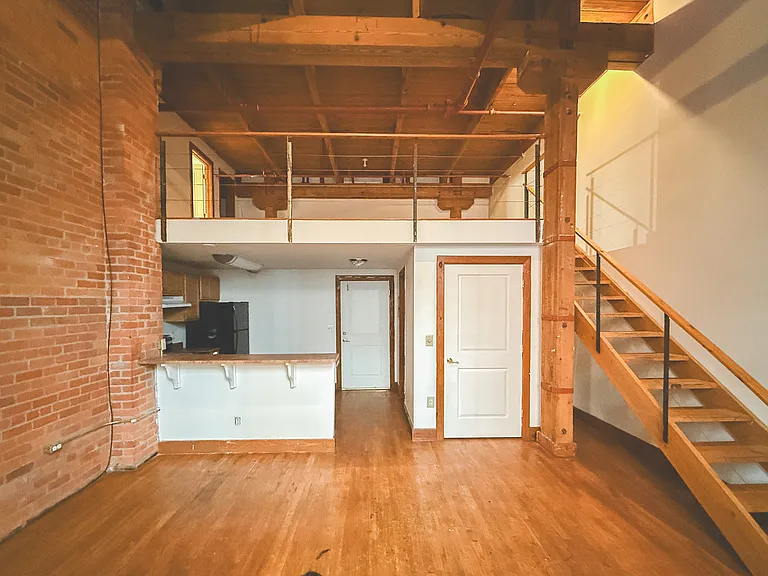 Grand Lofts — Photo 18