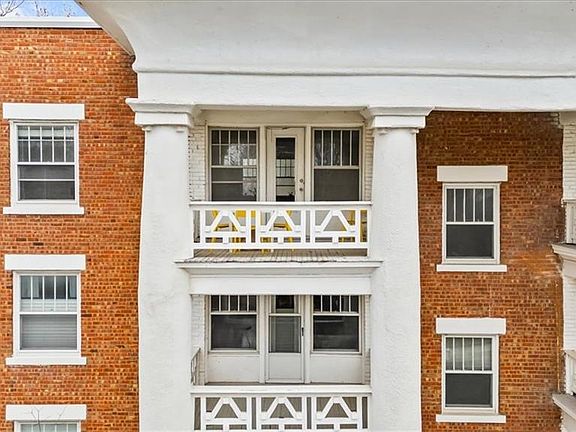 2nd image of 4227 Oak St APT 3N