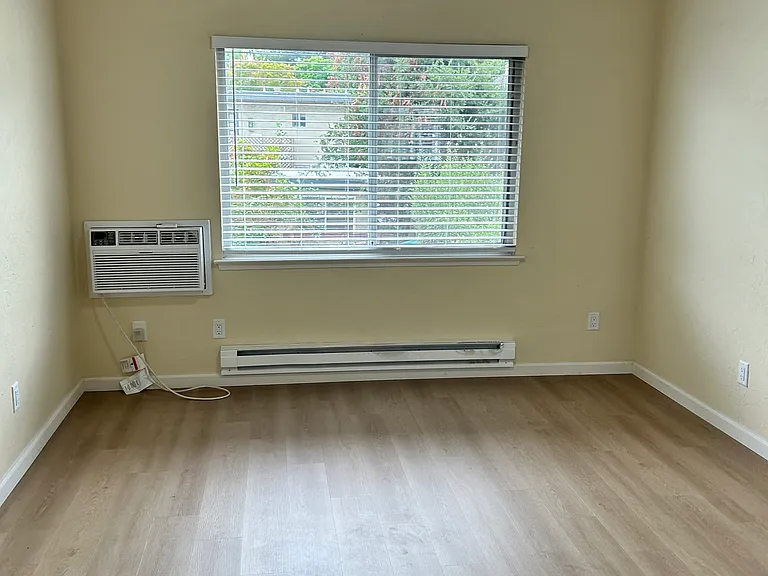 582 Mariposa Ave #5 — Photo 16