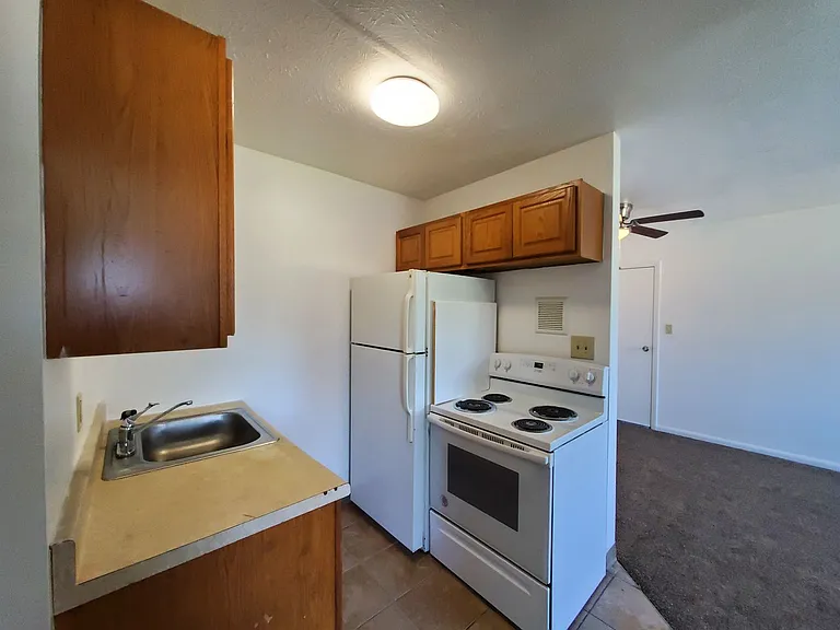 5058 Broadway — Photo 18