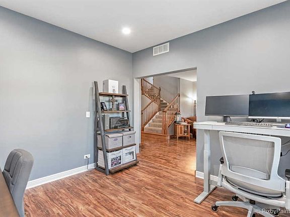 5th image of 335 Parkstone Dr