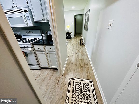 2nd image of 3890 Lyndhurst Dr APT 103