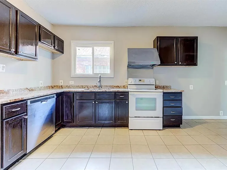 1222 Eastover Ave — Photo 3
