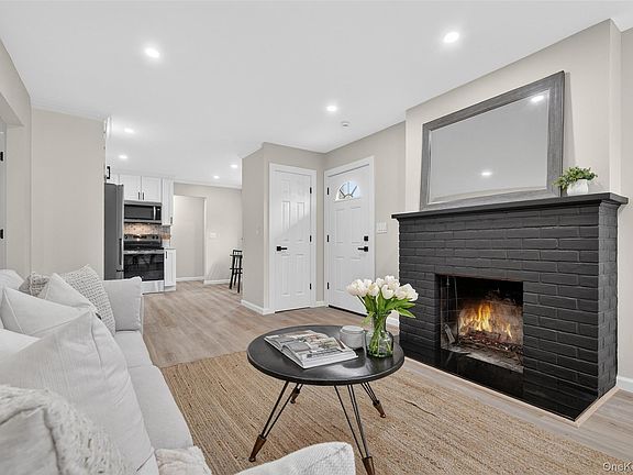 5th image of 1727 Central Street