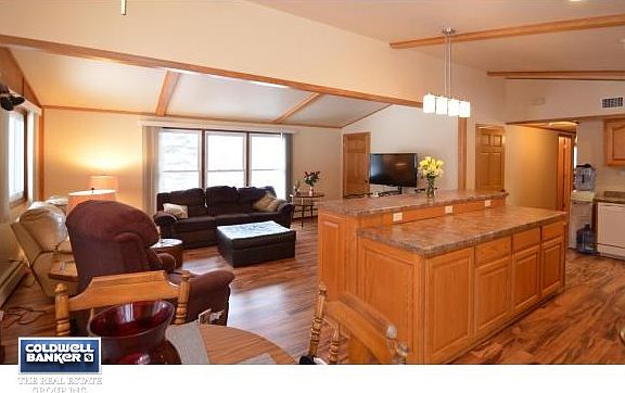 Open Concept / Laminate Floor