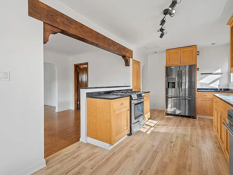4044 Huron Ave — Photo 6