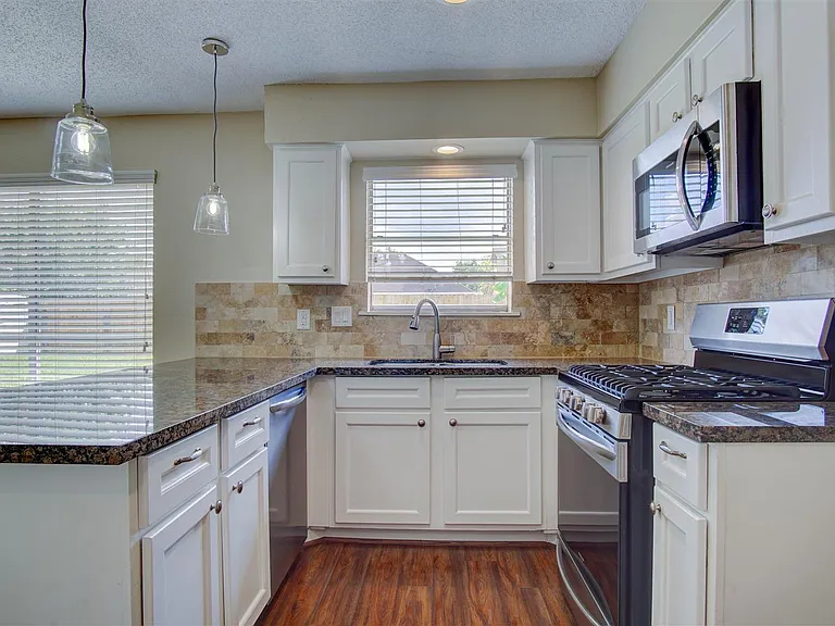 3038 Mosby Dr — Photo 6