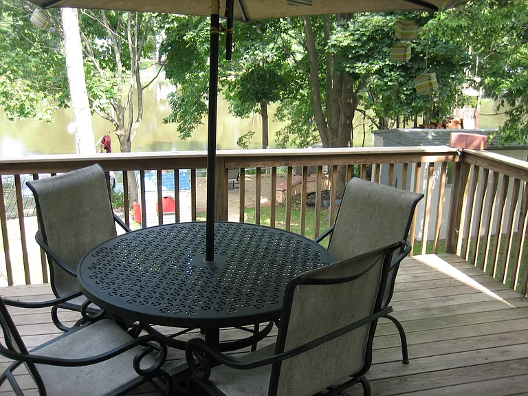 142 Lakeside Dr S — Photo 5