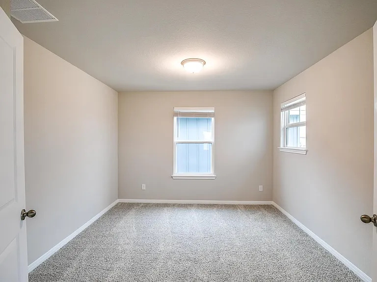 1532 Homestead Farms Dr — Photo 12