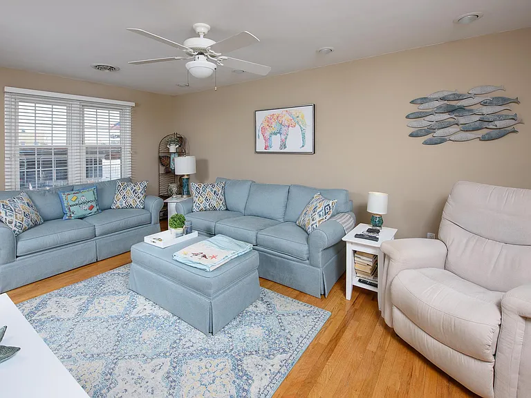 7 S Franklin Ave #7 — Photo 3