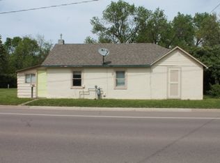 1204 River Rd, Windom, MN 56101