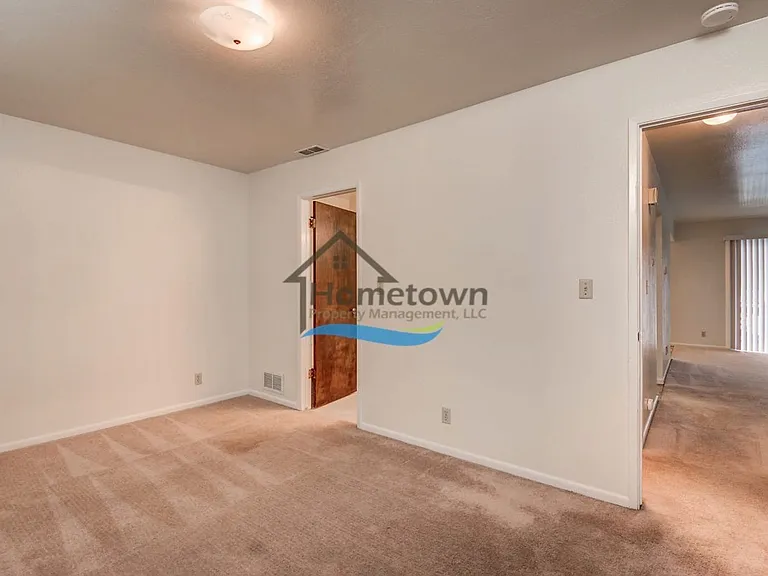 2432 & 2433 E Stowe Ct — Photo 14