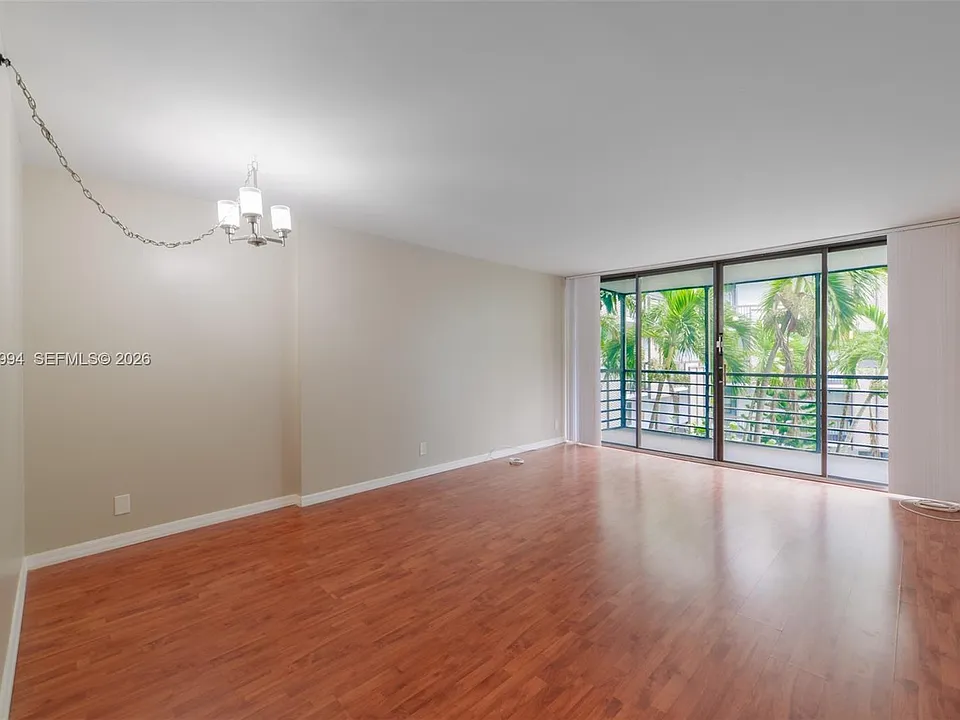 20500 W Country Club Dr #406