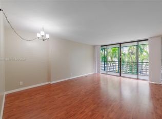20500 W Country Club Dr APT 406, Aventura, FL 33180