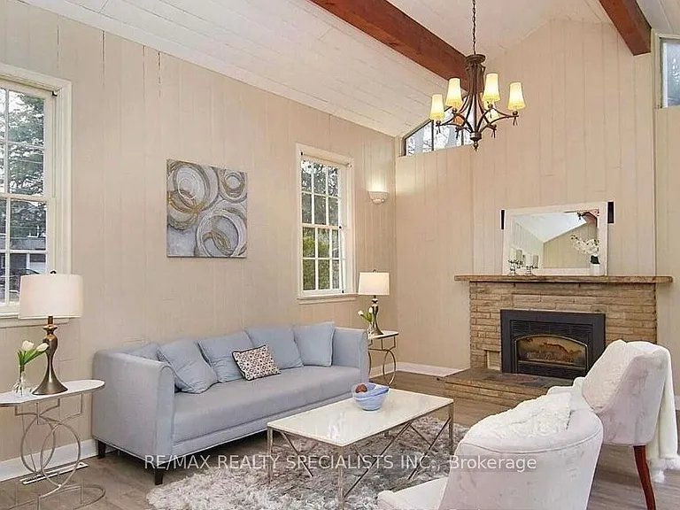 1395 Lorne Park Rd — Photo 12