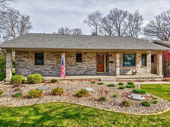 2nd image of 334 S Oak Ln